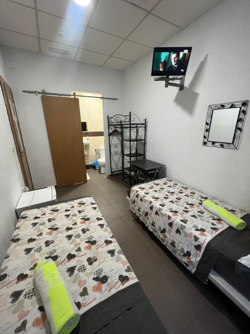 Hostal Milan Alicante Dış mekan fotoğraf A room at a love hotel in Japan