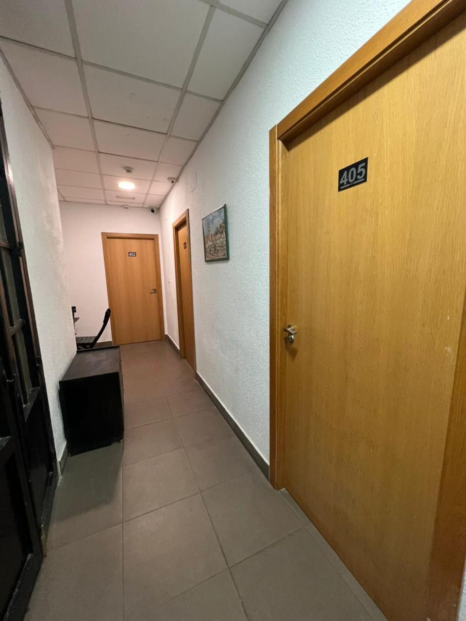 Hostal Milan Alicante Dış mekan fotoğraf A typical corridor in the 4th floor of the main building