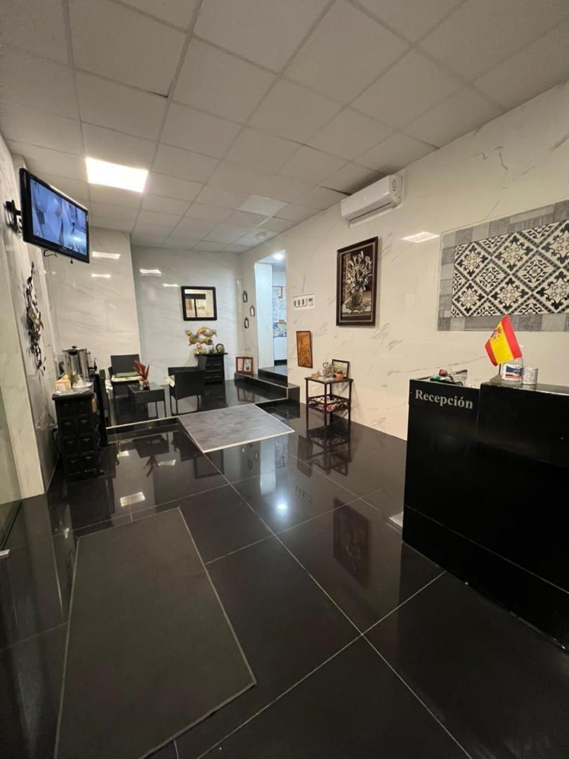 Hostal Milan Alicante Dış mekan fotoğraf Reception