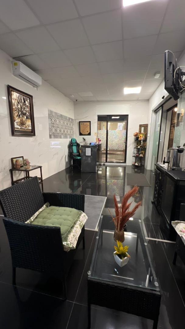 Hostal Milan Alicante Dış mekan fotoğraf A dental practice in India