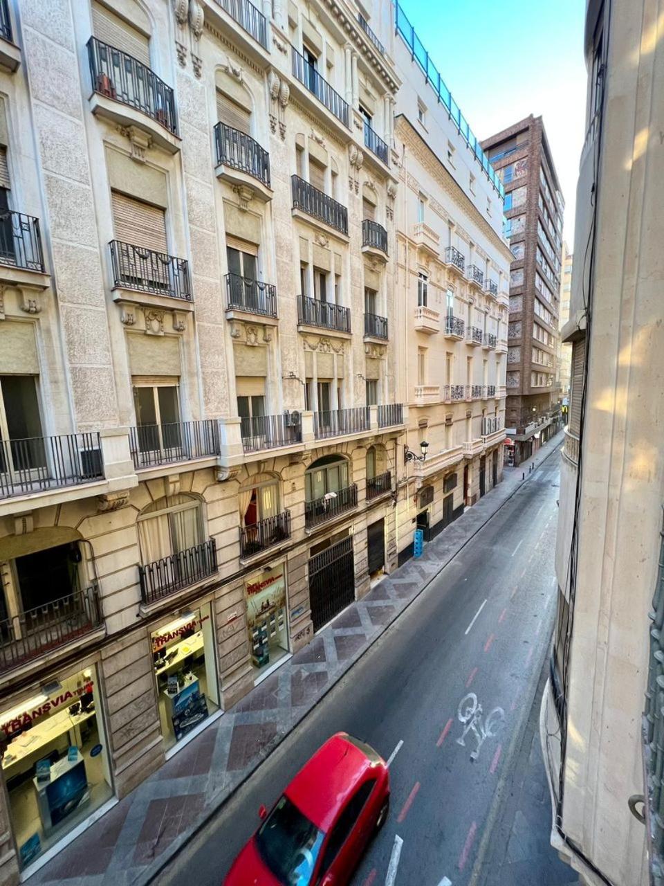 Hostal Milan Alicante Dış mekan fotoğraf The building's facade
