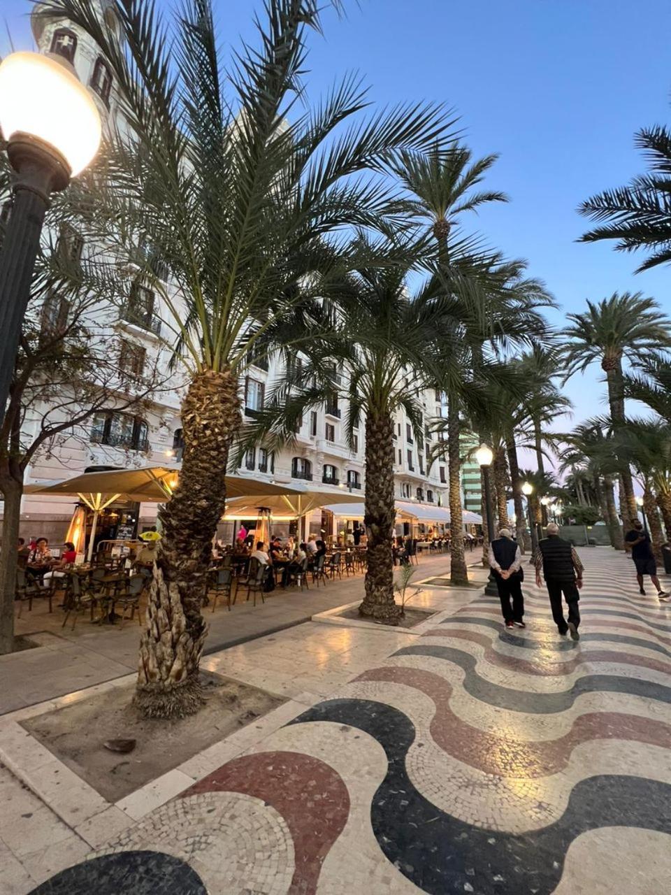 Hostal Milan Alicante Dış mekan fotoğraf The Avenue des États-Unis