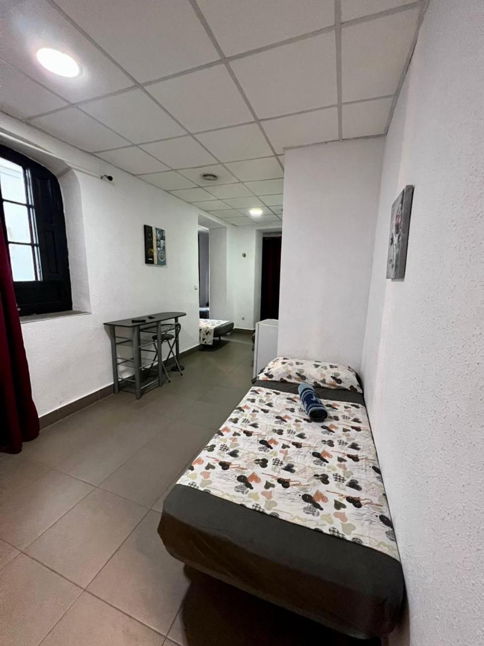 Hostal Milan Alicante Dış mekan fotoğraf Hostel in Madrid, Spain
